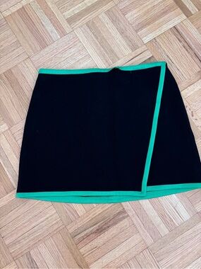 Alice and Olivia sample Black Mini Skirt with Green Trim